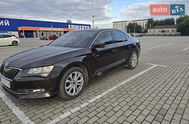 Лифтбек Skoda Superb 2016 в 