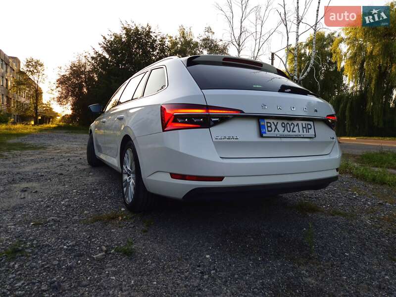 Универсал Skoda Superb 2019 в Староконстантинове