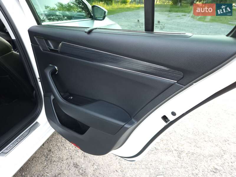 Универсал Skoda Superb 2019 в Староконстантинове