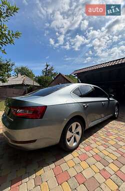 Лифтбек Skoda Superb 2019 в 