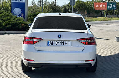 Лифтбек Skoda Superb 2015 в 