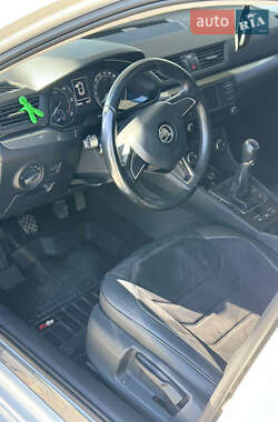 Лифтбек Skoda Superb 2015 в 