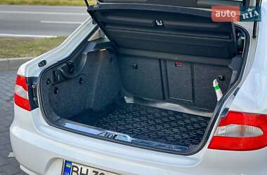 Лифтбек Skoda Superb 2012 в 