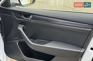 Лифтбек Skoda Superb 2019 в 