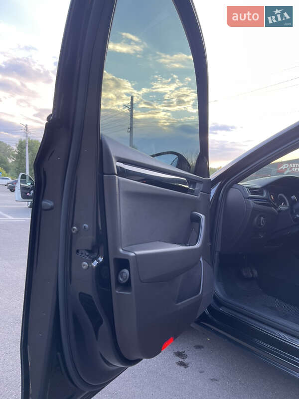 Универсал Skoda Superb 2015 в Ирпене