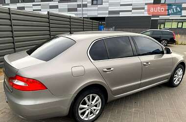 Лифтбек Skoda Superb 2010 в 