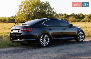 Лифтбек Skoda Superb 2016 в 
