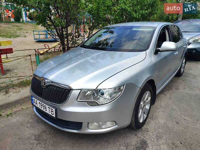 Лифтбек Skoda Superb 2010 в 