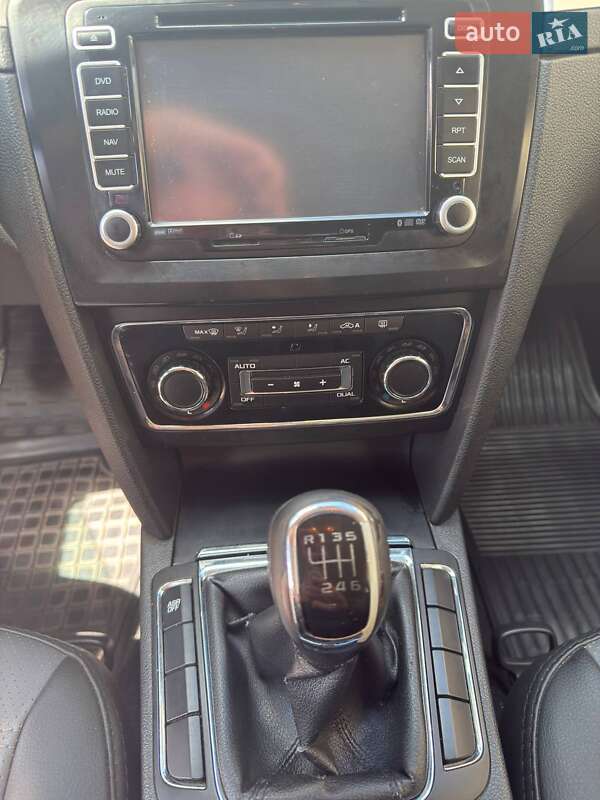 Универсал Skoda Superb 2012 в Кропивницком