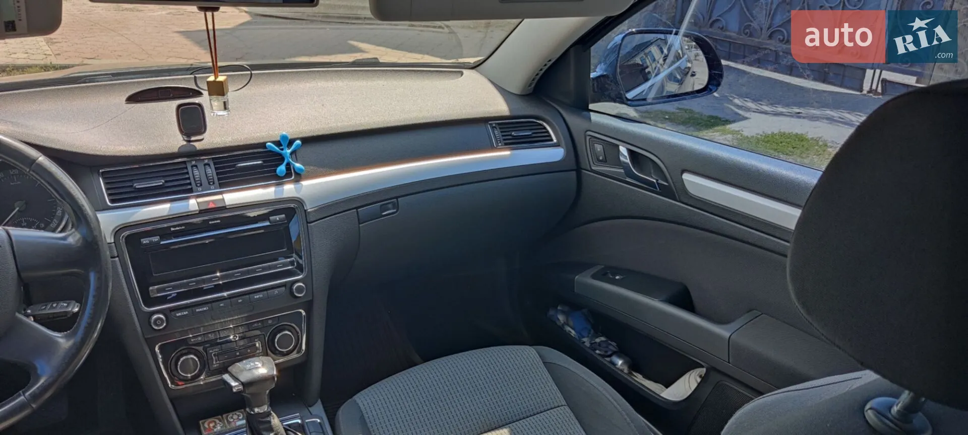 2010 Skoda Superb - мініатюра 13