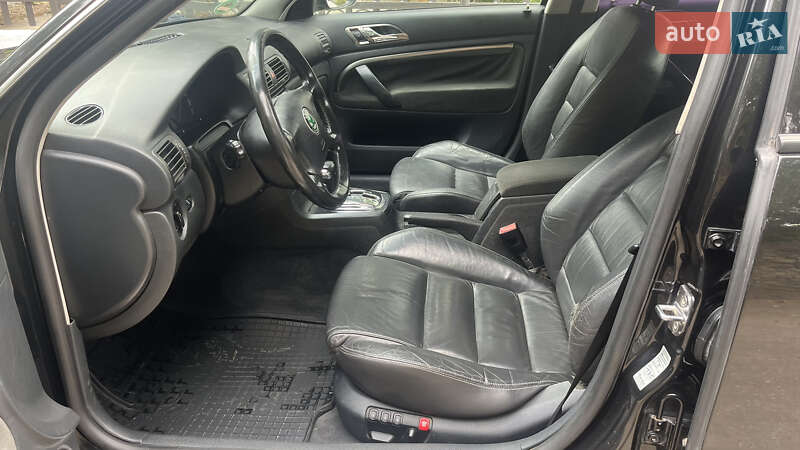Лифтбек Skoda Superb 2003 в Львове