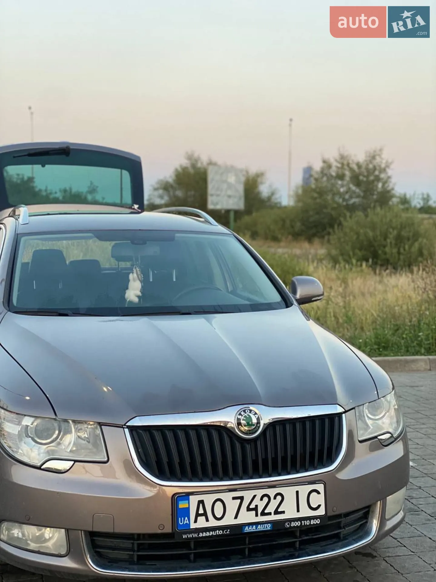 2010 Skoda Superb - мініатюра 2