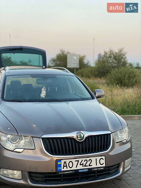 Універсал Skoda Superb 2010 в Ужгороді