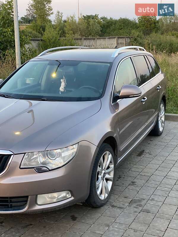 Універсал Skoda Superb 2010 в Ужгороді