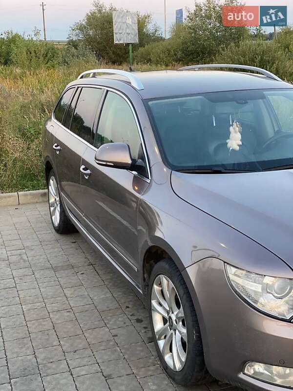 Універсал Skoda Superb 2010 в Ужгороді