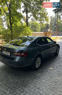 Лифтбек Skoda Superb 2016 в 