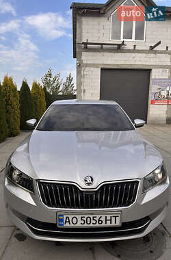 Лифтбек Skoda Superb 2016 в 