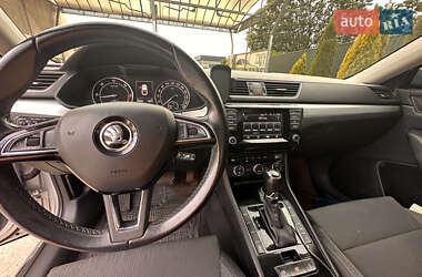 Лифтбек Skoda Superb 2016 в 