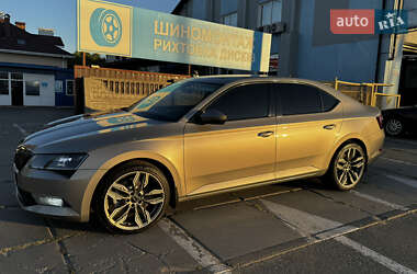 Лифтбек Skoda Superb 2018 в 