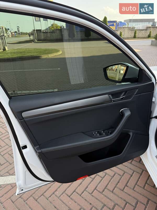 Универсал Skoda Superb 2020 в Мукачево