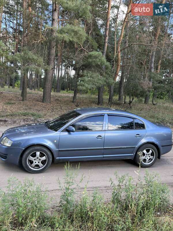 Лифтбек Skoda Superb 2003 в Тростянце