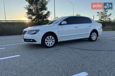 Лифтбек Skoda Superb 2015 в 