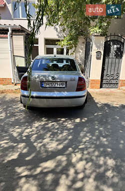 Лифтбек Skoda Superb 2005 в 