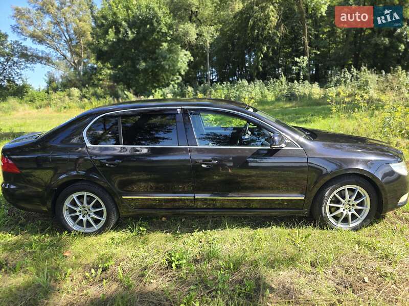 Лифтбек Skoda Superb 2011 в Черновцах
