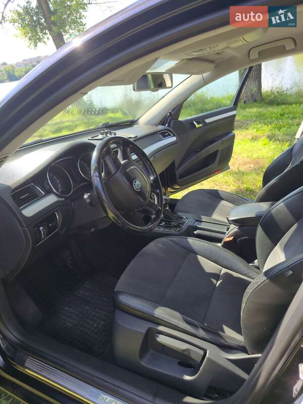 Лифтбек Skoda Superb 2011 в Черновцах