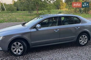 Лифтбек Skoda Superb 2012 в 