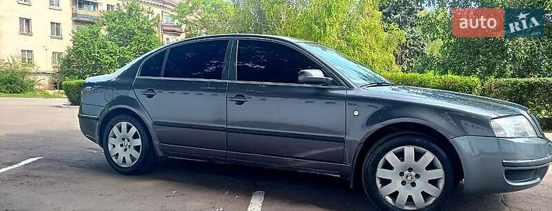 Лифтбек Skoda Superb 2004 в Каменском