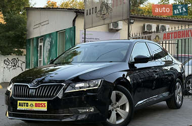 Лифтбек Skoda Superb 2015 в 
