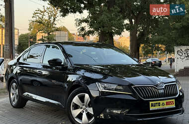 Лифтбек Skoda Superb 2015 в 