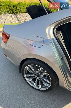 Лифтбек Skoda Superb 2018 в 