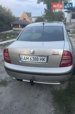 Лифтбек Skoda Superb 2005 в 