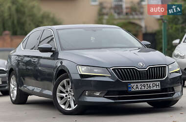 Лифтбек Skoda Superb 2015 в 