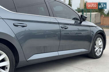 Лифтбек Skoda Superb 2015 в 