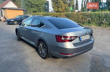 Лифтбек Skoda Superb 2016 в 