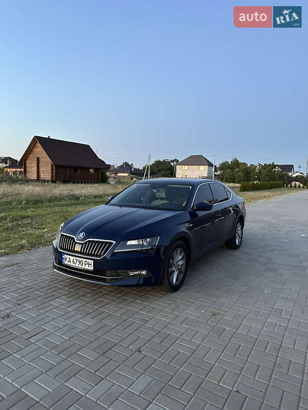 Лифтбек Skoda Superb 2016 в Киеве