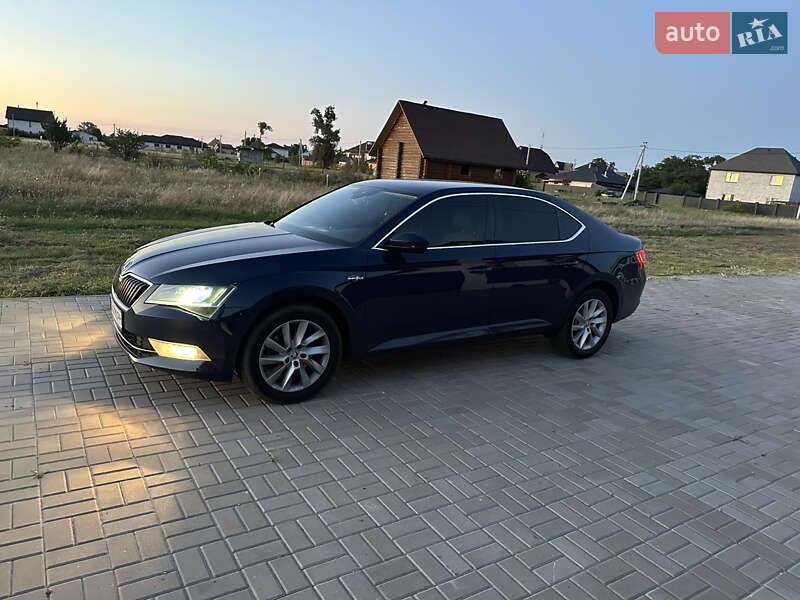 Лифтбек Skoda Superb 2016 в Киеве