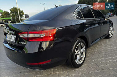 Лифтбек Skoda Superb 2015 в 