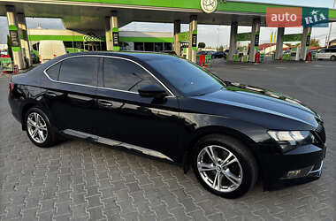 Лифтбек Skoda Superb 2015 в 
