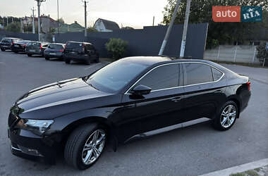 Лифтбек Skoda Superb 2015 в 