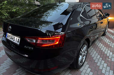 Лифтбек Skoda Superb 2015 в 