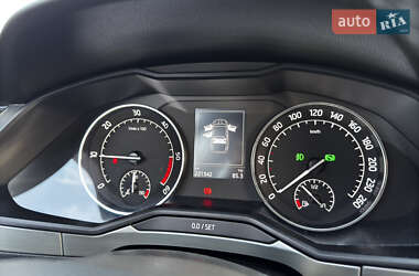 Лифтбек Skoda Superb 2015 в 