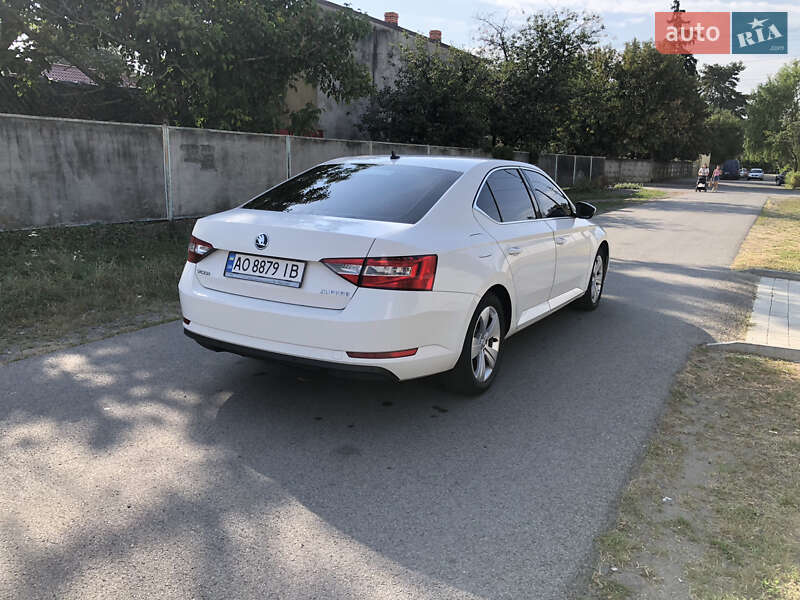 Лифтбек Skoda Superb 2017 в Мукачево