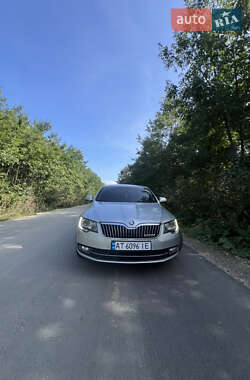 Лифтбек Skoda Superb 2014 в 