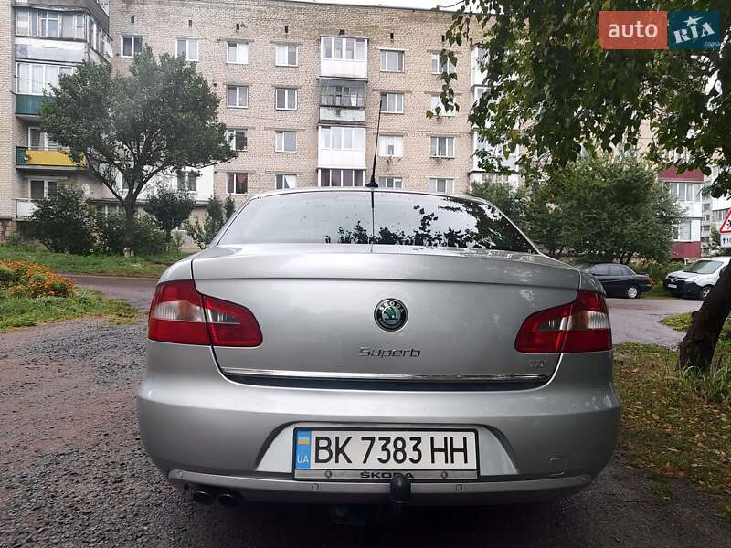 Лифтбек Skoda Superb 2009 в Дубно