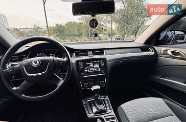 Лифтбек Skoda Superb 2011 в 