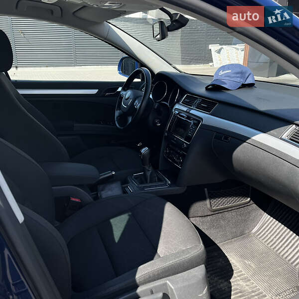 Універсал Skoda Superb 2012 в Черкасах